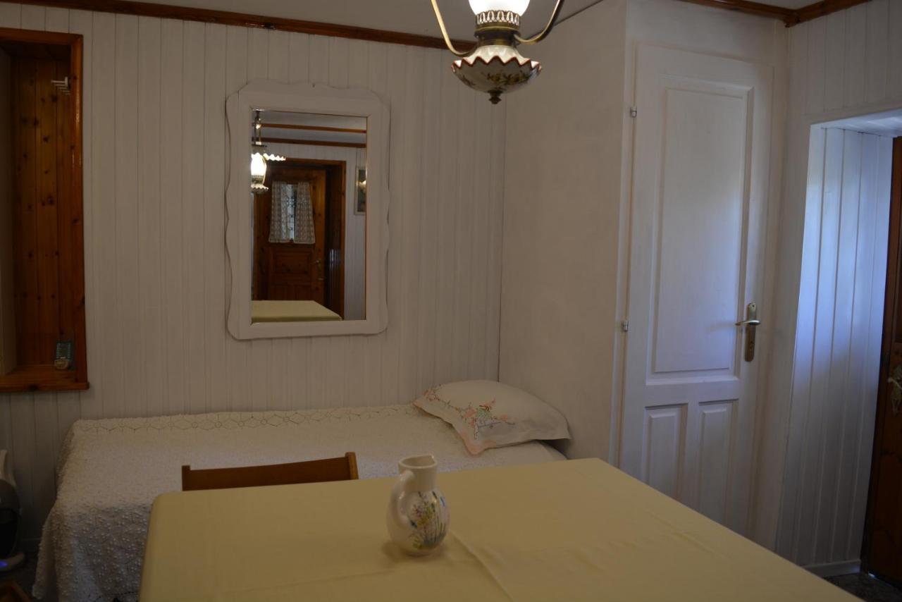 Appartement Remvi à Hydra  Extérieur photo